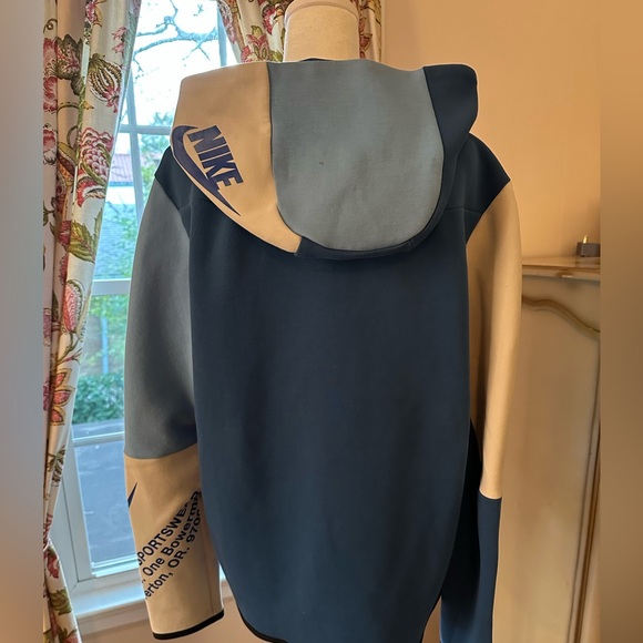 Nike Sportswear Tech Fleece Full-Zip Hoodie (Men’s Medium) - Picture 7 of 10